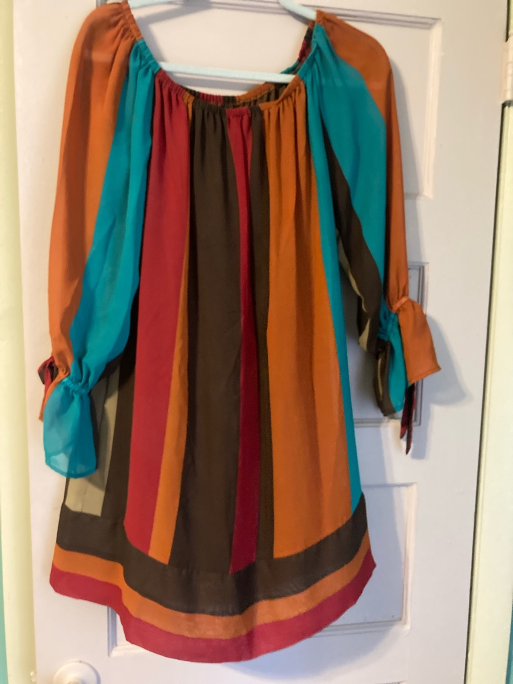 Multicolor Dress- Turquoise, Red, Orange & Browns Size M/L
PERFECT FOR FALL!